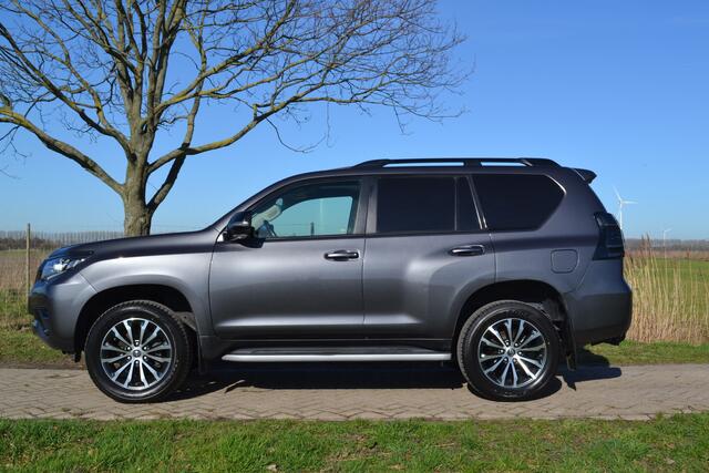 Toyota LAND CRUISER 150 2.8 D-4D-F Executive Window Van
