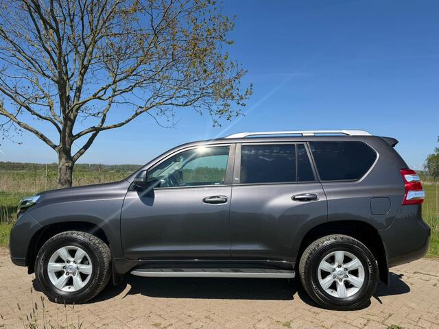 Toyota LAND CRUISER 150 2.8 D-4D-F LX Window Van