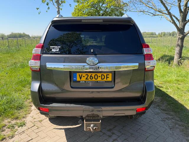 Toyota LAND CRUISER 150 2.8 D-4D-F LX Window Van
