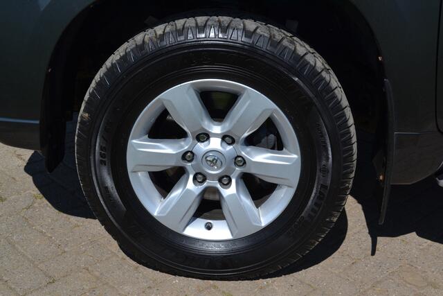 Toyota LAND CRUISER 150 2.8 D-4D-F LX Window Van