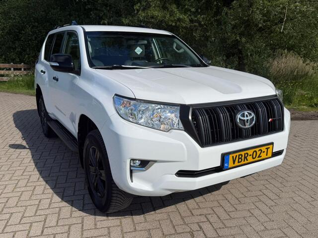 Toyota LAND CRUISER 150 2.8 D-4D-F Comfort Window Van