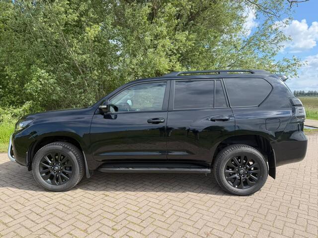 Toyota LAND CRUISER 150 2.8 D-4D-F Professional Window Van