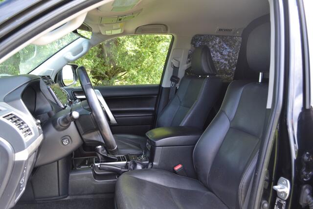 Toyota LAND CRUISER 150 2.8 D-4D-F Professional Window Van