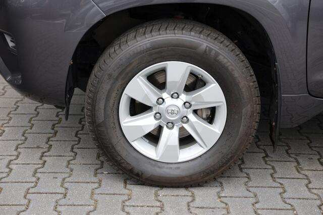Toyota LAND CRUISER 150 2.8D-4D 3DRS COMFORT A/T VAN