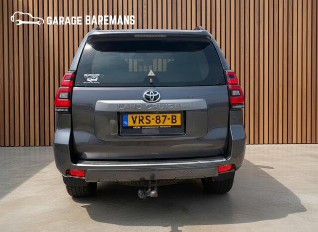 Toyota LAND CRUISER 150 2.8 D-4D-F Challenger Window Van