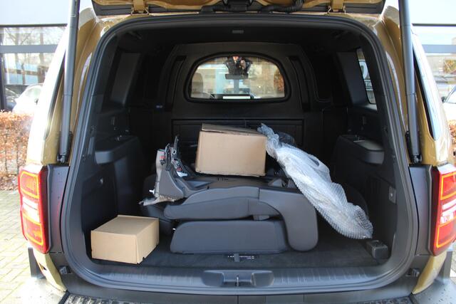 Toyota LAND CRUISER 2.8 D-4D Van First Edition | Nieuw uit voorraad | Leder | Camera's | JBL | HUD | LED | Stoelverwarming/koeling