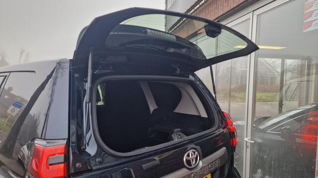 Toyota LAND CRUISER 2.8 D-4D Challenger, Window Van, 3.500KG Trekgew