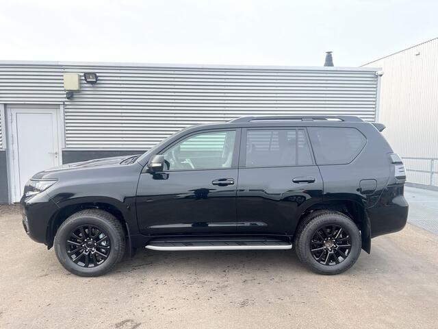 Toyota LAND CRUISER 2.8 D-4D-F Automaat Black Edition Window Van Nieuw uit voorraad leverbaar!Prijs op Grijs kenteken Prijs exclusief BTW