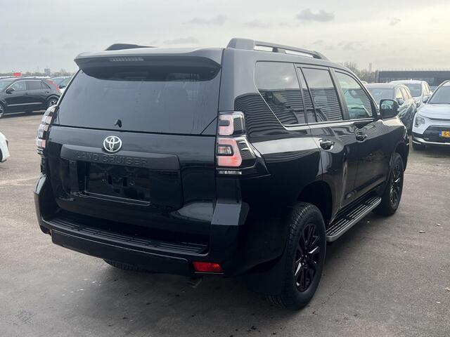 Toyota LAND CRUISER 2.8 D-4D-F Automaat Black Edition Window Van Nieuw uit voorraad leverbaar!Prijs op Grijs kenteken Prijs exclusief BTW
