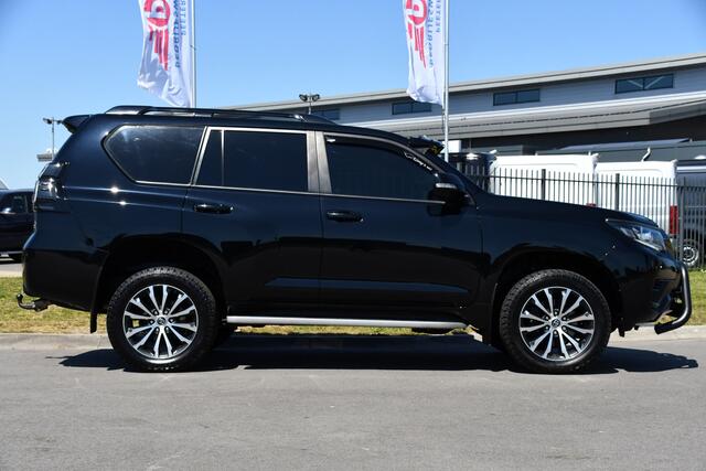 Toyota LAND CRUISER 2.8 D-4D-F Professional High Black Edition Full Options, 360 camera, 5 deurs, LED, Leder, Automaat, Multimedia, Trekhaak 3500KG, uniek!