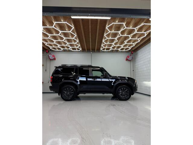 Toyota LAND CRUISER 2.8 D-4D Standard Roof Window Van Professional