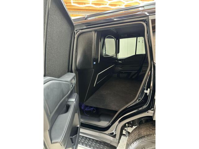 Toyota LAND CRUISER 2.8 D-4D Standard Roof Window Van Professional