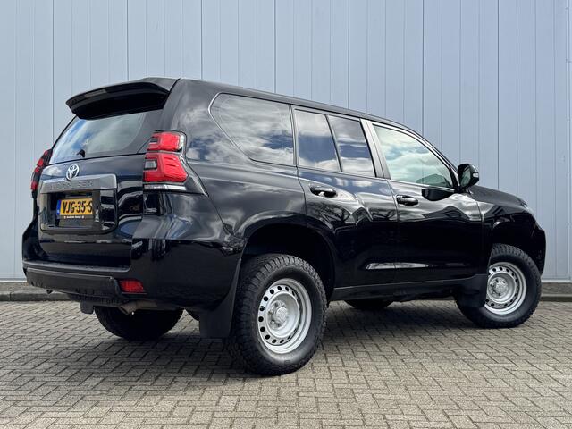 Toyota LAND CRUISER 2.8 D-4D-F Comfort Window Van NL Auto 1e Eigenaar Dealer Onderhouden Cruise Keyless