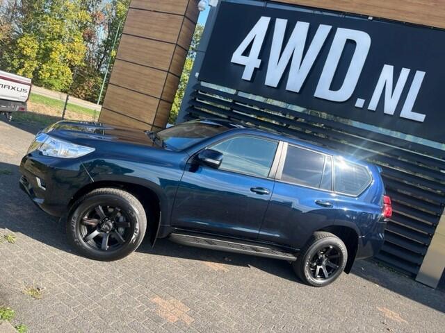 Toyota LAND CRUISER 2.8 D-4D- AUT 5DRS VAN BPM VRIJ /LEDER /CLIMA/CRUISE/ APPLE CAR PLAY NAVI GARANTIE ¤ 48.745 EXCL Auto in zeer goede staat / dealer onderhouden schade vrij FISCAAL VOORDELIG GRIJS KENTEKEN