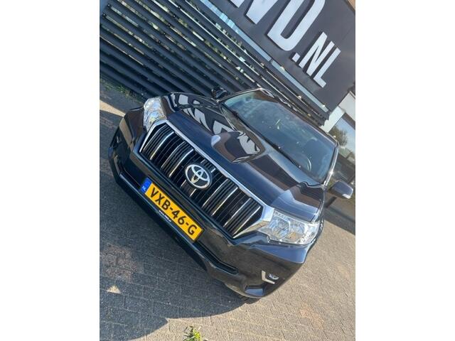 Toyota LAND CRUISER 2.8 D-4D- AUT 5DRS VAN BPM VRIJ /LEDER /CLIMA/CRUISE/ APPLE CAR PLAY NAVI GARANTIE ¤ 48.745 EXCL Auto in zeer goede staat / dealer onderhouden schade vrij FISCAAL VOORDELIG GRIJS KENTEKEN