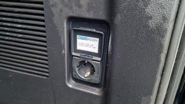 Toyota LAND CRUISER 2.8 D-4D Challenger, Window Van, 3.500KG Trekgewicht!