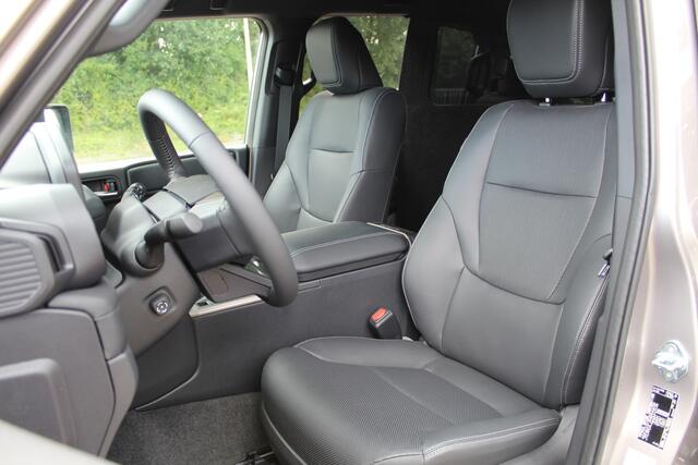 Toyota LAND CRUISER 250 2.8 D-4D 4x4 Executive Window Van | Rijklaar | Trekhaak | Leder | 360 Camera | LED | Stoelverwarm./-koeling | Blind Spot