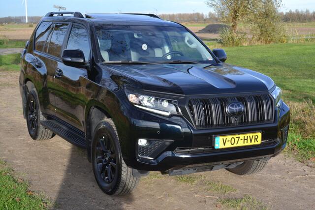 Toyota LAND CRUISER 2.8 D-4D-F Black Edition Window Van