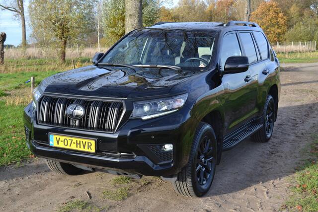 Toyota LAND CRUISER 2.8 D-4D-F Black Edition Window Van