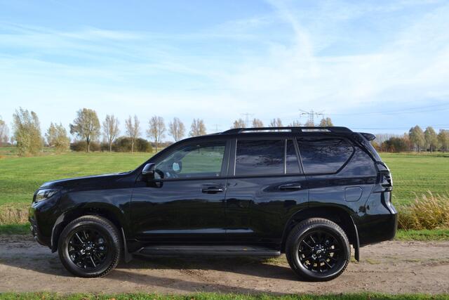 Toyota LAND CRUISER 2.8 D-4D-F Black Edition Window Van