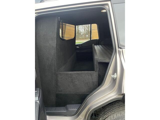 Toyota LAND CRUISER 2.8 D-4D AUT VAN EXEC / PROF LEDER NAVI CLIMA CRAWL GEEN BPM ! FABR GARANTIE ¤ 76900 EXCL FISCAAL VOORDELIGE zeer luxe uitvoering , is voor ondernemers vrijgesteld van BPM in nieuwstaat dealer onderhouden en zeer mooie bedrijf inrichting in de laadruimte