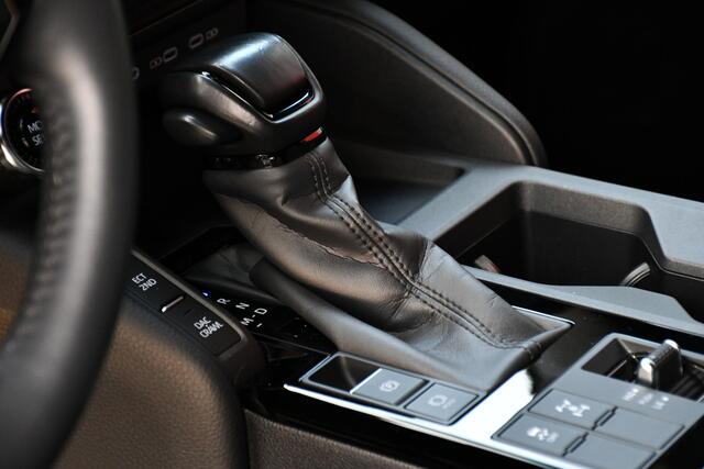 Toyota LAND CRUISER 2.8 D-4D Standard Roof Window Van First Edition Limited Automaat 206pk | Grijs Kenteken | Dodehoekdetectie | Stoelventilatie | Leder | Apple Carplay/Android Auto |