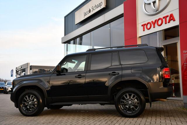 Toyota LAND CRUISER 2.8 D-4D Standard Roof Window Van First Edition Limited Automaat 206pk | Grijs Kenteken | Dodehoekdetectie | Stoelventilatie | Leder | Apple Carplay/Android Auto |