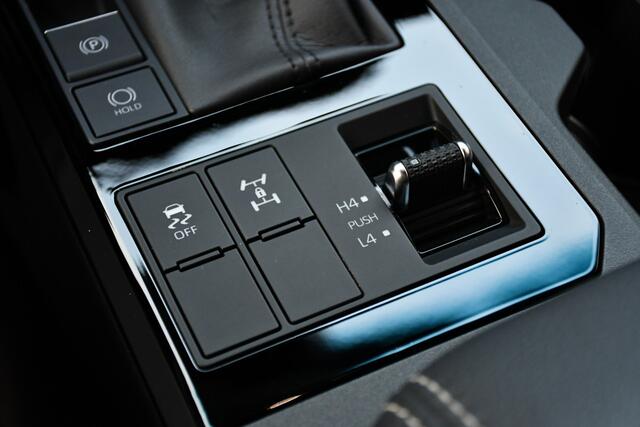 Toyota LAND CRUISER 2.8 D-4D Standard Roof Window Van First Edition Limited Automaat 206pk | Grijs Kenteken | Dodehoekdetectie | Stoelventilatie | Leder | Apple Carplay/Android Auto |