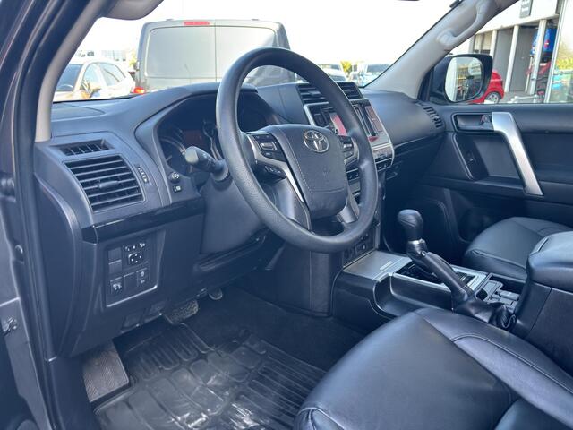 Toyota LAND CRUISER 2.8 D-4D Challenger VAN Grijs kenteken 3000kg trekgewicht met o.a. Leder, Trekhaak, Navigatie. WINDOW VAN