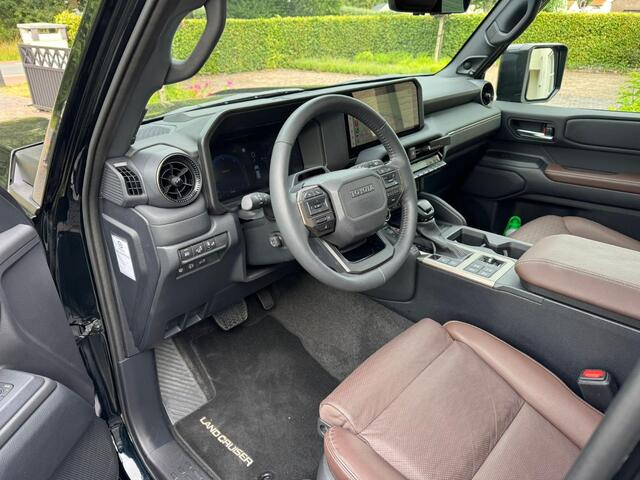 Toyota LAND CRUISER 2.8 D-4D Standard Roof Window Van Professional
