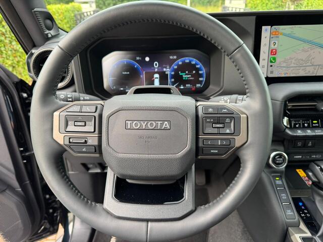 Toyota LAND CRUISER 2.8 D-4D Standard Roof Window Van Professional