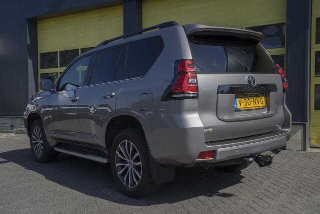 Toyota LAND CRUISER 2.8 D-4D-F Executive High Roof Window Van