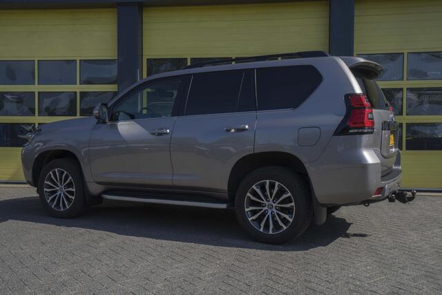 Toyota LAND CRUISER 2.8 D-4D-F Executive High Roof Window Van