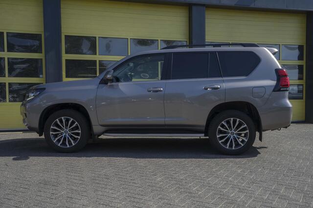 Toyota LAND CRUISER 2.8 D-4D-F Executive High Roof Window Van
