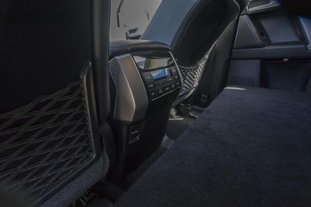Toyota LAND CRUISER 2.8 D-4D-F Executive High Roof Window Van