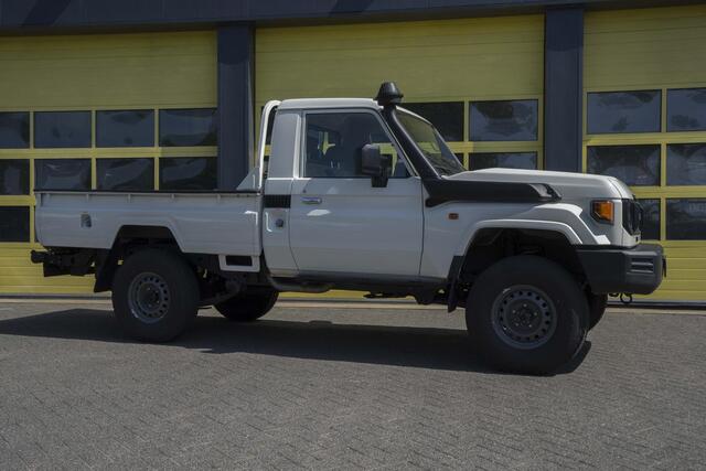 Toyota LAND CRUISER Landcruiser GDJ 79 2.8 D-4D Single Cab 6 A/T