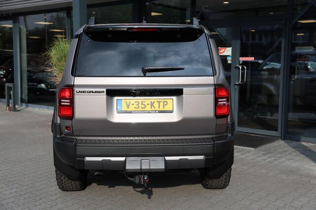 Toyota LAND CRUISER 2.8 D-4D 5DRS PROFESSIONAL A/T VAN