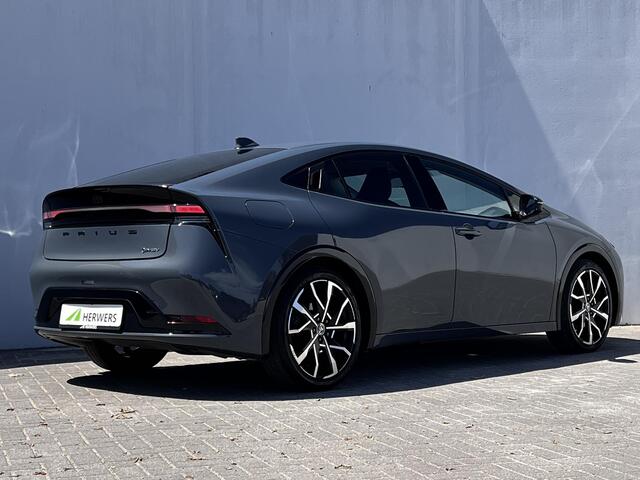 Toyota PRIUS 2.0 Plug-in Hybrid 220 Executive Automaat / Dealer onderhouden / Navigatie / Apple Carplay Android / Stuur-, stoel- en voorruitverwarming / Adaptieve CC / 19"LM wielen / Winterwielen inclusief /