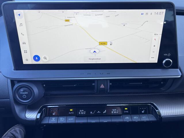 Toyota PRIUS 2.0 Plug-in Hybrid 220 Executive Automaat / Dealer onderhouden / Navigatie / Apple Carplay Android / Stuur-, stoel- en voorruitverwarming / Adaptieve CC / 19"LM wielen / Winterwielen inclusief /