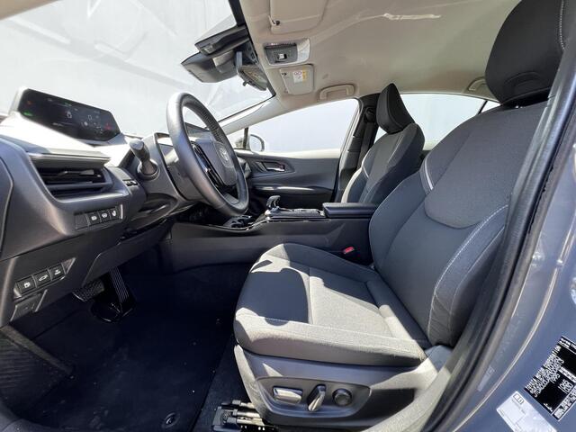Toyota PRIUS 2.0 Plug-in Hybrid 220 Executive Automaat / Dealer onderhouden / Navigatie / Apple Carplay Android / Stuur-, stoel- en voorruitverwarming / Adaptieve CC / 19"LM wielen / Winterwielen inclusief /