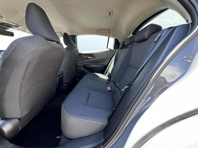 Toyota PRIUS 2.0 Plug-in Hybrid 220 Executive Automaat / Dealer onderhouden / Navigatie / Apple Carplay Android / Stuur-, stoel- en voorruitverwarming / Adaptieve CC / 19"LM wielen / Winterwielen inclusief /