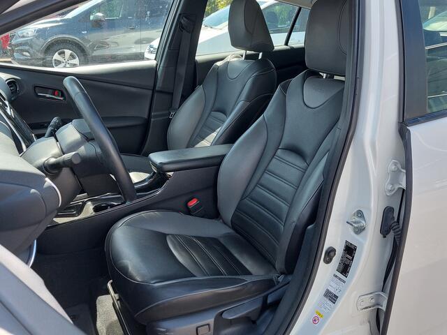 Toyota PRIUS 1.8 Hybrid Black Edition | 1ste Eigenaar | Navi | Clima | Adap.Cruise | Lederen Bekleding | Stoelverwarming | Dodehoek+Rijstrook+Licht+Regensensor | Keyless Entry | Achteruitrijcamera |17''lm