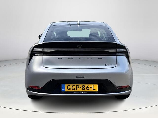 Toyota PRIUS 2.0 Plug-in Executive **NAVIGATIE/ STOEL EN STUURWIELVERWARMING/ DODEHOEK DETECTIE/ CAMERABEELD IN BINNENSPIEGEL/ 36 MAANDEN GARANTIE**