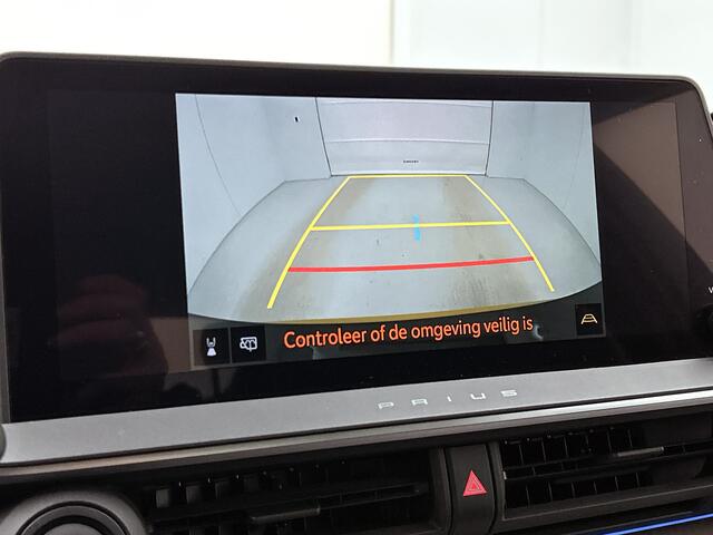 Toyota PRIUS 1.8 Plug-in Executive | Navigatie | Stoel- en Stuurverwarming | Elektrische Achterklep | Parkeersensoren voor+achter |
