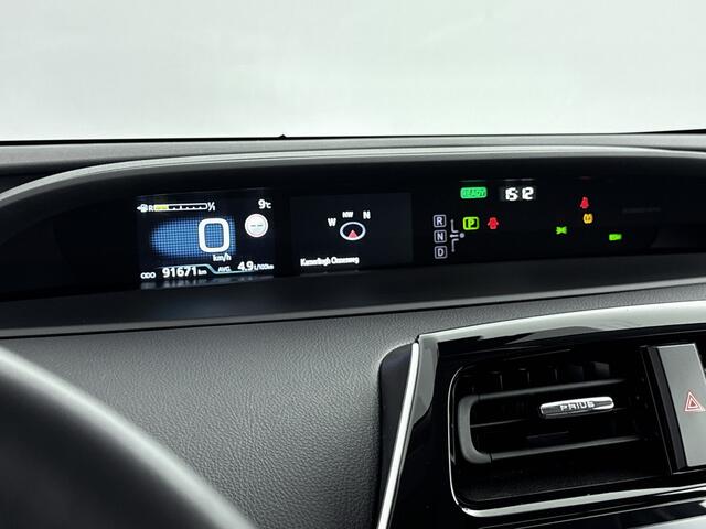 Toyota PRIUS 1.8 Plug-in Dynamic Limited | Navigatie | Achteruitrijcamera | Bestuurdersstoel In Hoogte Verstelbaar | Buitenspiegels Elektrisch Verwarmd |