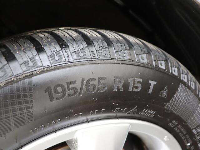 Toyota PRIUS 1.8 Dynamic | Dealeronderhouden | Achteruitrijcamera | Zomer&winterset