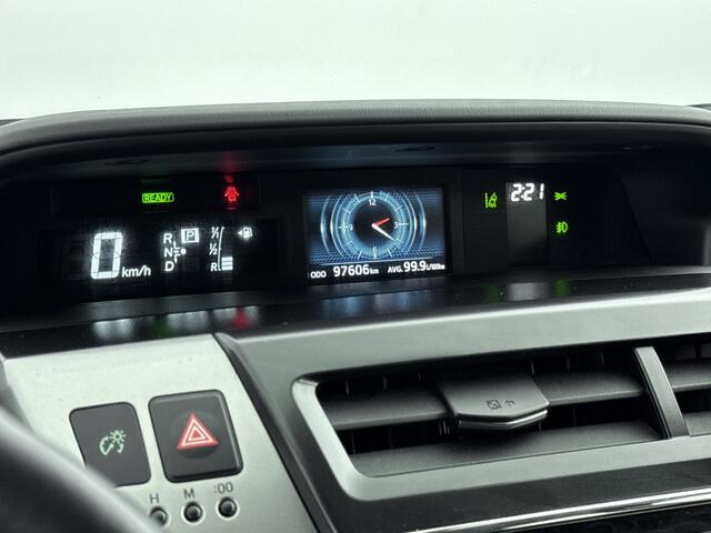 Toyota PRIUS Hybrid 1.8 Executive Limited | Lederen bekleding | Parkeercamera | Stoelverwarming | Cruise Control Adaptief |