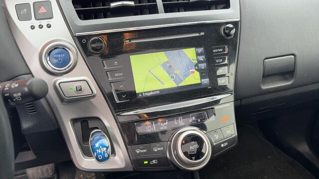 Toyota PRIUS 1.8 Dynamic 7 PERS / PANORAMADAK / FULL LED / KEYLESS / STOELVERW / CAMERA / NAVI / CLIMA / BLUETOOTH / CRUISE / NL-AUTO