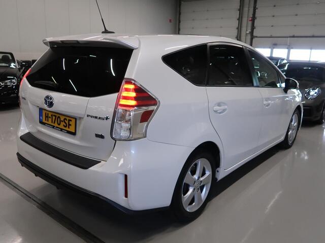 Toyota PRIUS 1.8 Dynamic 7 Zitplaatsen Panoramadak Camera Head-Up Navigatie Airco-ecc Stoelverwarming Leer/Alcantara LED Bluetooth Boekjes aanwezig pdc