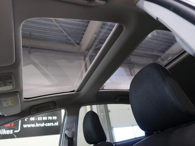 Toyota PRIUS 1.8 Dynamic 7 Zitplaatsen Panoramadak Camera Head-Up Navigatie Airco-ecc Stoelverwarming Leer/Alcantara LED Bluetooth Boekjes aanwezig pdc